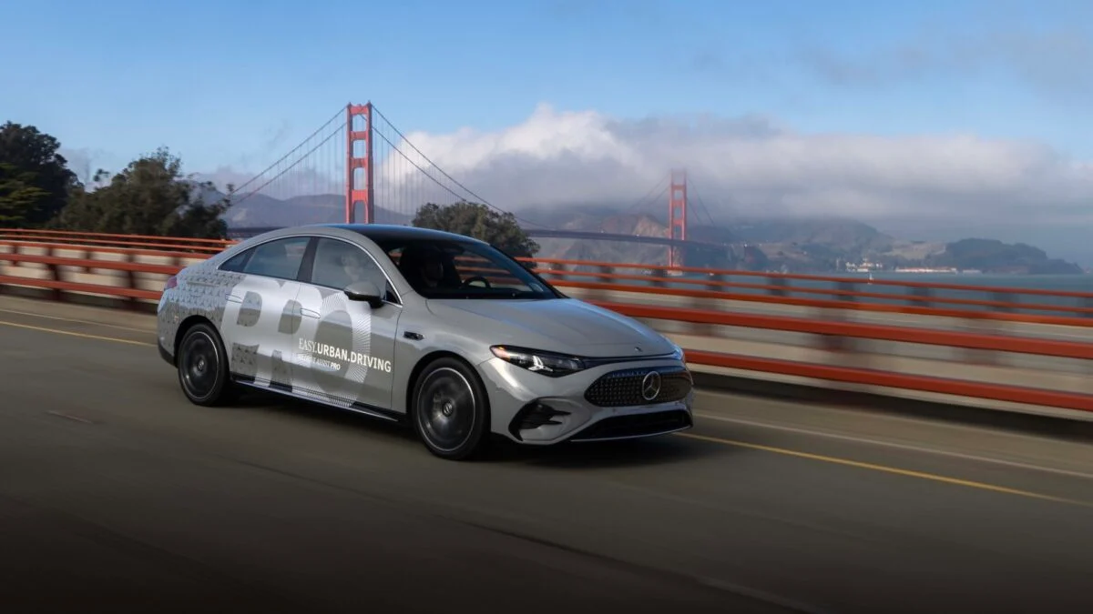Mercedes-Benz cílí na Teslu s MB.Drive Assist Pro pro městské řízení