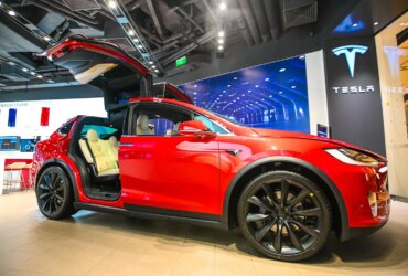 Tesla končí s Model S & X: Robotická budoucnost je tady?