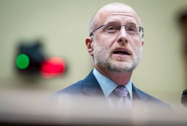Šéf FCC jmenovaný Trumpem vyzývá televizní stanice k vysílání vlasteneckého obsahu u příležitosti 250. výročí Ameriky