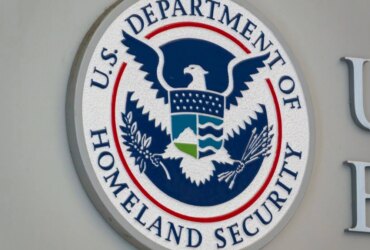 DHS využívalo data z online reklamy ke sledování polohy telefonů a sledování
