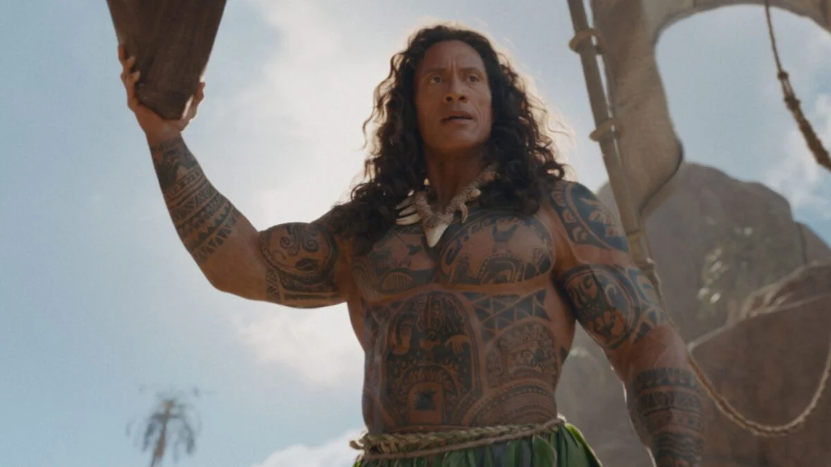 Dwayne Johnson o paruce a protetice Mauie v Moaně
